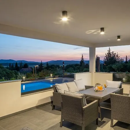Villa Bura *