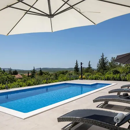 Villa Bura *