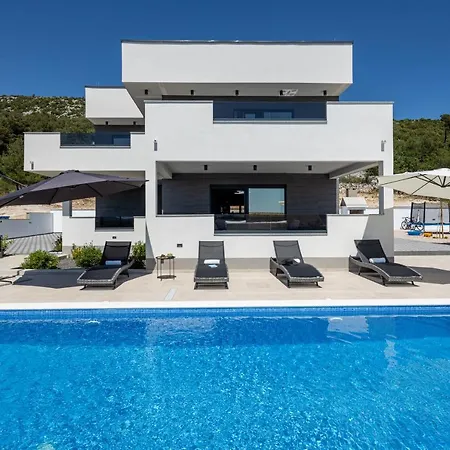 Villa Bura *